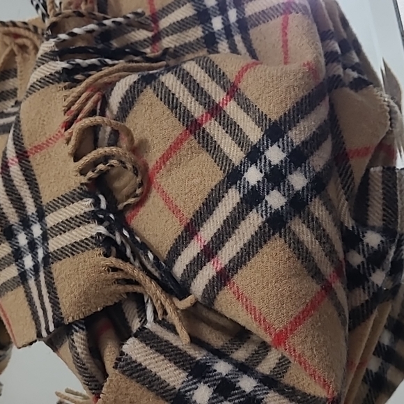 BURBERRY SCARF - Picture 2 of 5